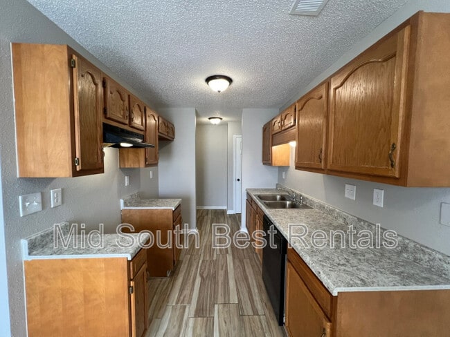 Building Photo - 3022 Meadows Ln