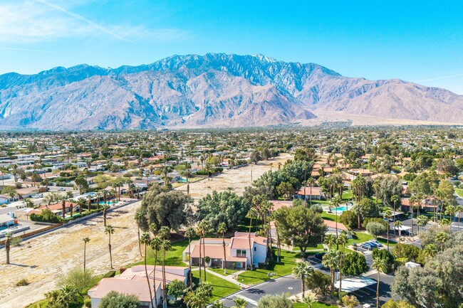 Foto del edificio - 2521 N Whitewater Club Dr