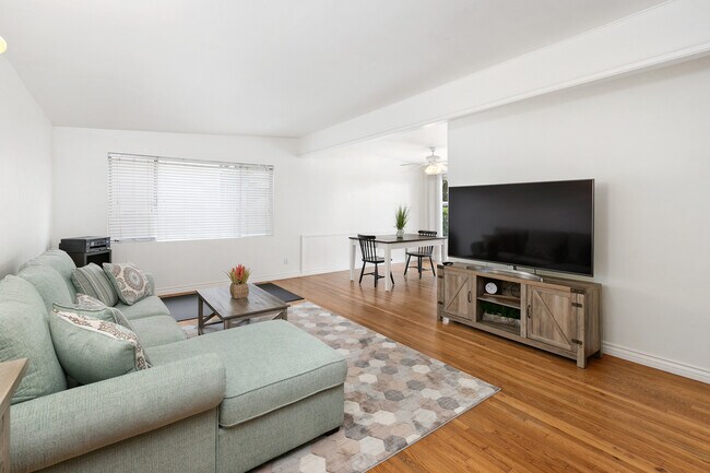 Foto del edificio - 4341 Appleton St
