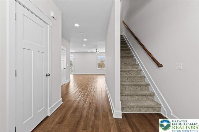 Foto del edificio - 1674 Best Pl