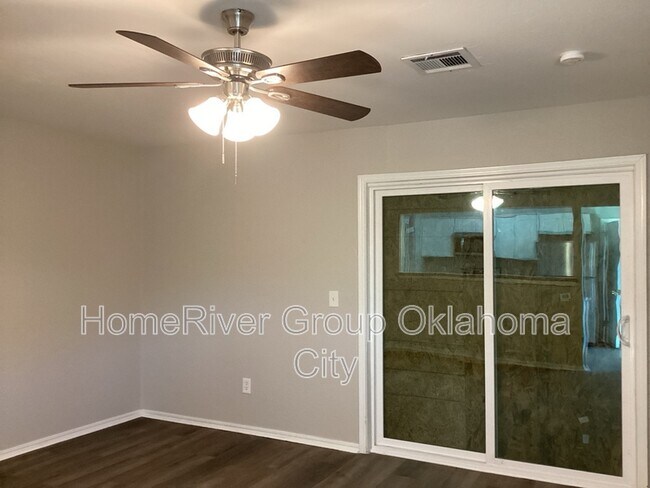 Foto del edificio - 5708 S Briarwood Dr