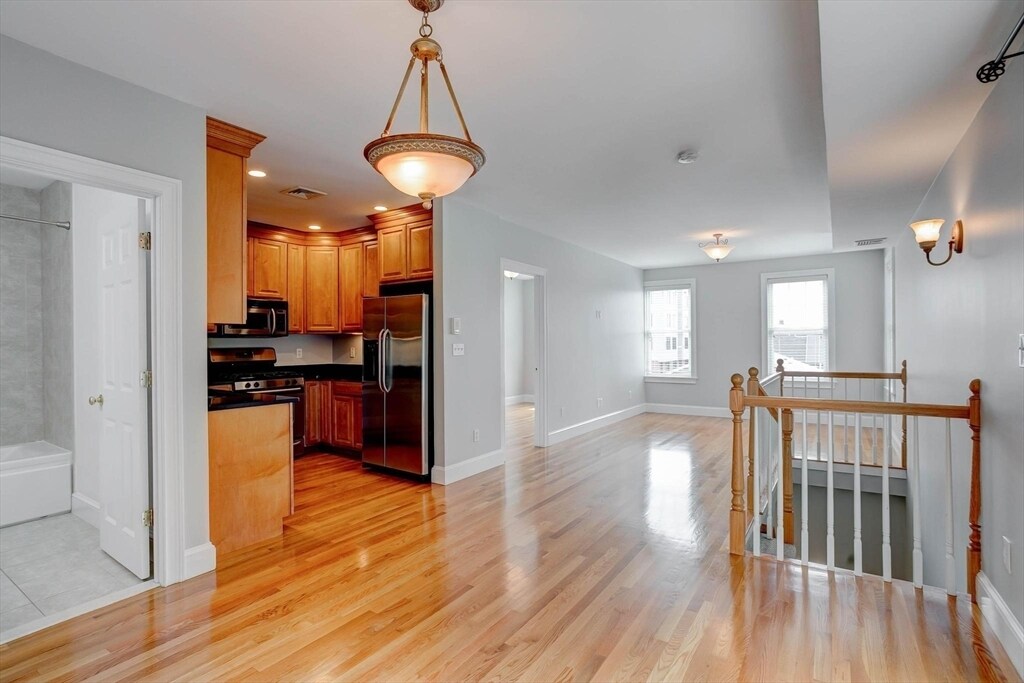 Primary Photo - 168 W 9th St