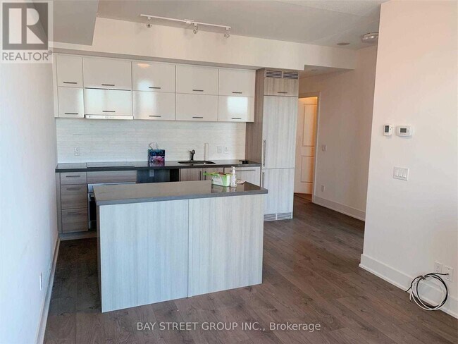Photo du bâtiment - 8081-8081 Birchmount Rd