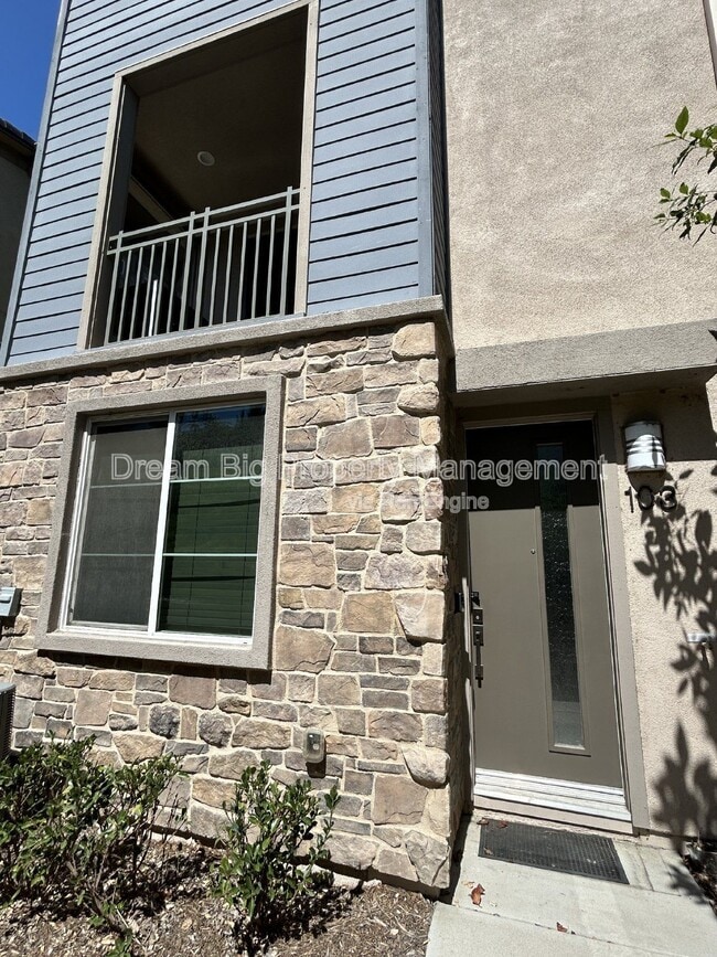 Building Photo - 609 Savi Dr