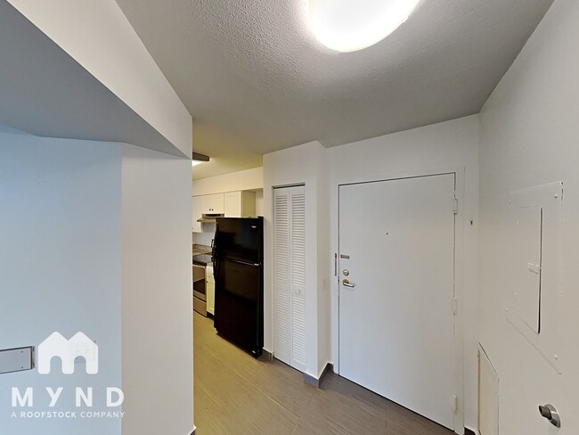 Building Photo - 2333 Feather Sound Dr