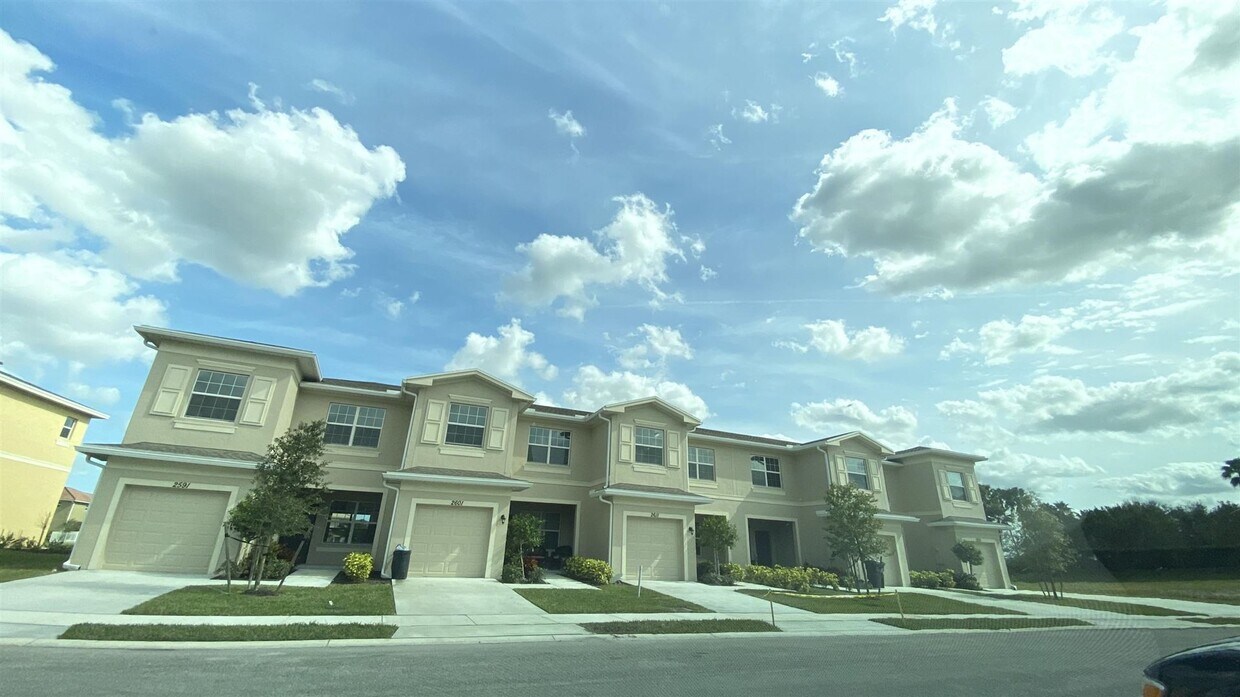 Primary Photo - 2880 NW Treviso Cir