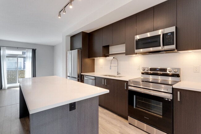 Photo du bâtiment - 15778-15785 85 Ave