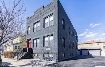 Building Photo - 31 Heckel St
