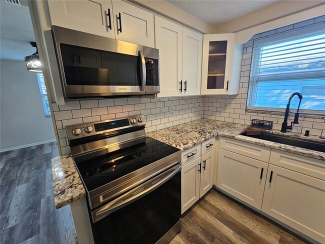 Foto del edificio - 4849 Camphor Ave