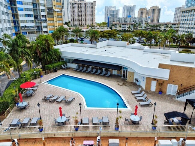 Foto del edificio - 100 Golden Isles Dr