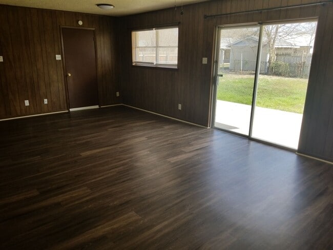 Building Photo - 1710 Kangaroo Ave