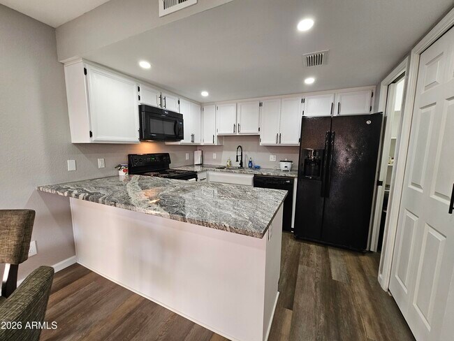 Foto del edificio - 2144 E Center Ln