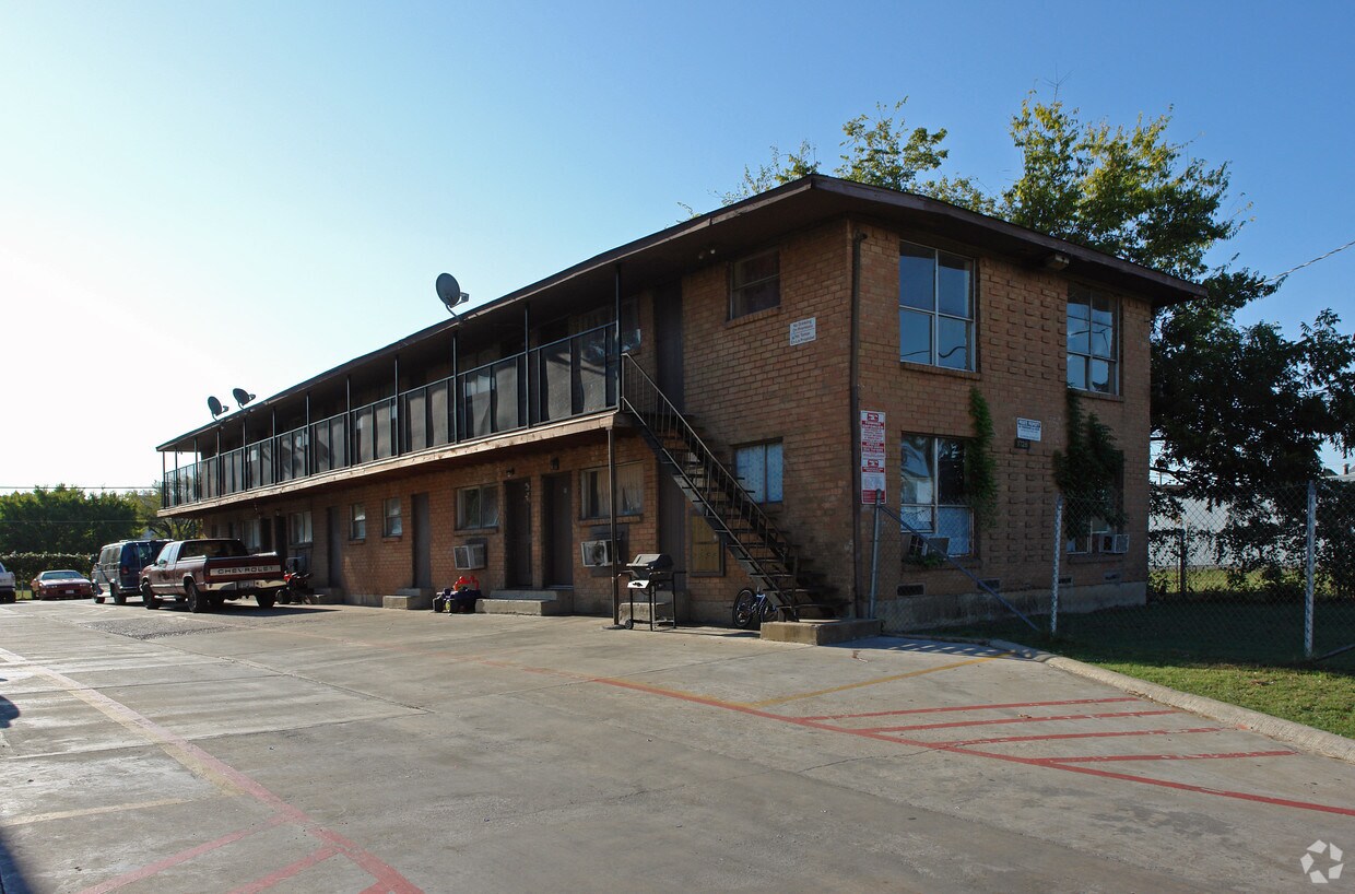 Building Photo - 1728-1732 Hickory St