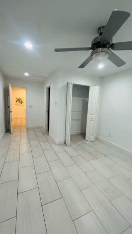 Foto del edificio - 6816 N Thatcher Ave