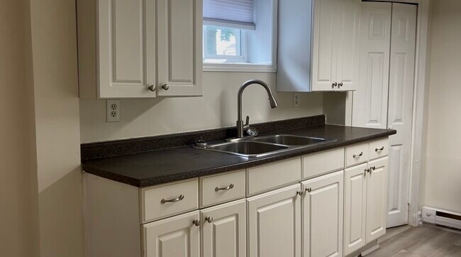 Photo du bâtiment - 245 E 14th St