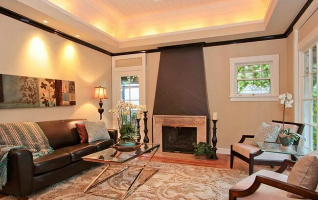 Building Photo - Charming Home w/ Beautifully Landscaped Ya...