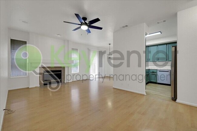 Foto del edificio - 8573 Meandering Way