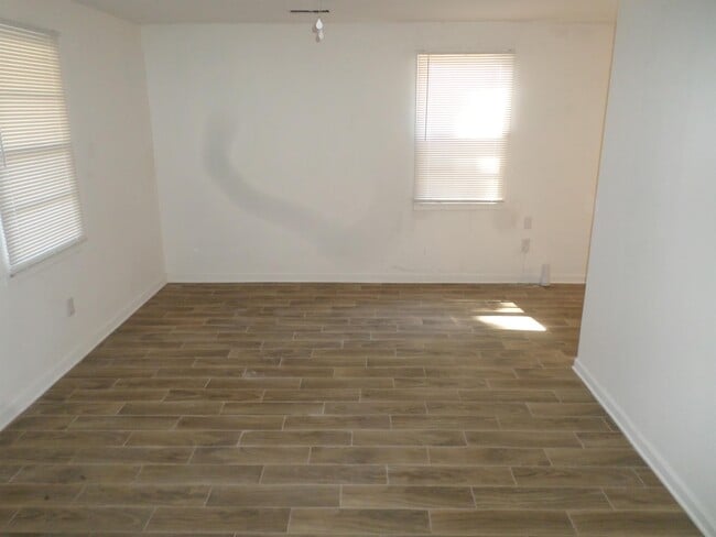 Foto del edificio - 2311 Pratt St