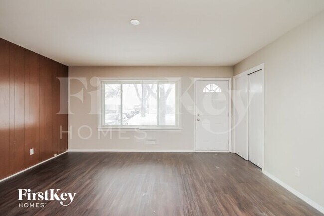 Building Photo - 15439 Elm St