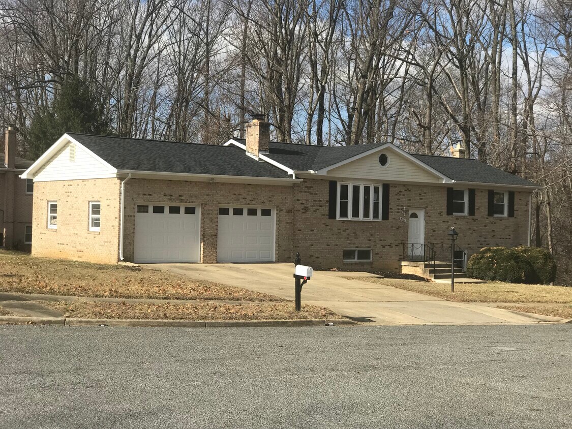 Primary Photo - 5711 Spell Rd