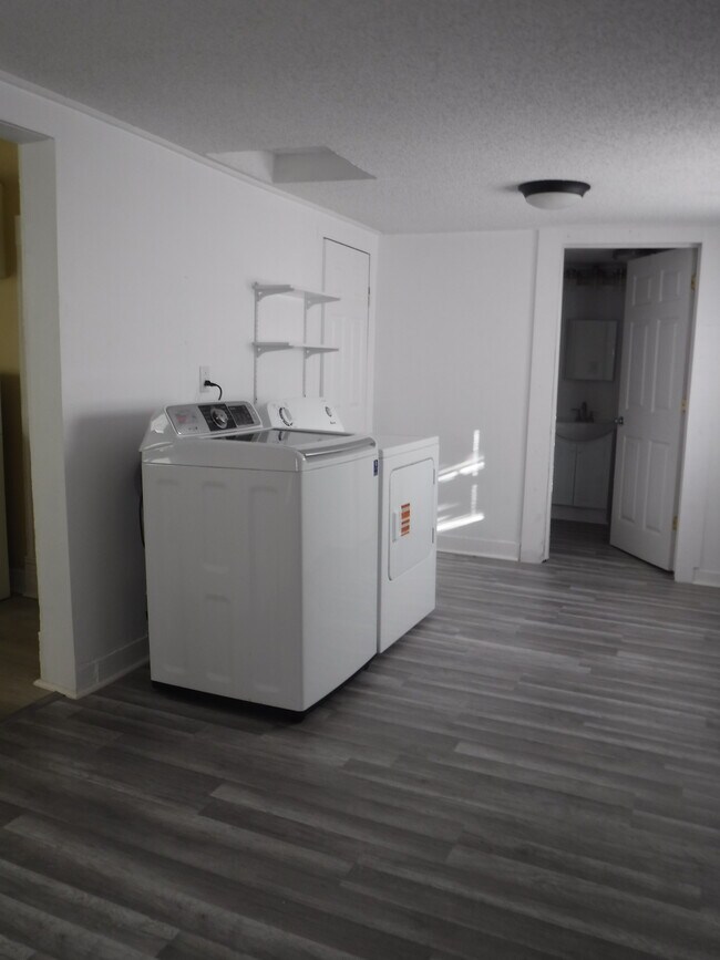 Foto del edificio - 6417 Washington St