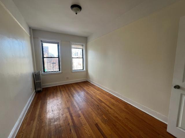 Foto del edificio - 2 bedroom in Sunnyside NY 11104