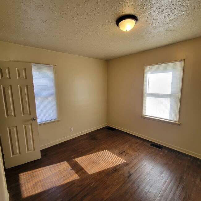 Foto del edificio - West Indy 2BR House Ready To Lease!