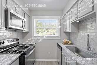 Building Photo - 707 S Moore St