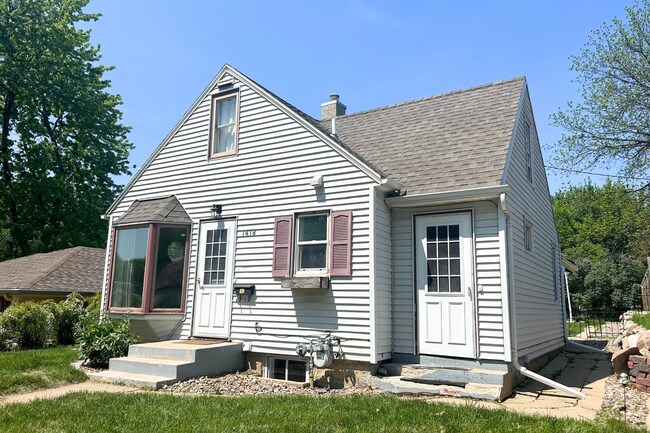 Building Photo - 1418 W 31st St
