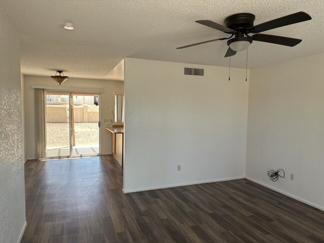 Building Photo - Unfurnished Full Time