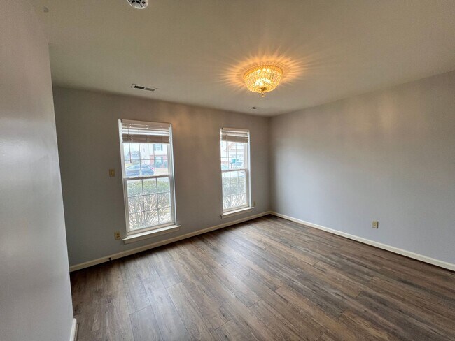 Foto del edificio - Freshly Painted 3 Bed 2.5 Bath Home in Eas...