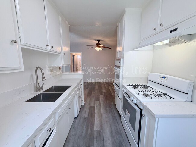 Foto del edificio - 362 N San Vicente Blvd