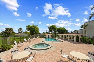 Building Photo - 3615 Boca Ciega Dr