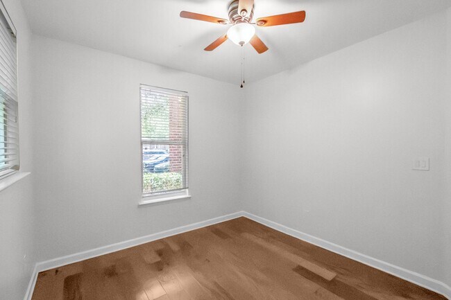 Building Photo - Waterfront Living at Its Finest - Beautifully Remodeled 3BR/2BA, 1st Floor, End Unit Condo on Lak...