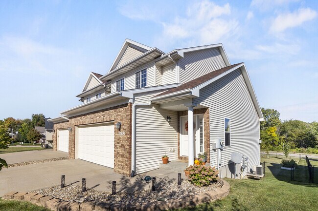 Building Photo - 1552 Cook Circle