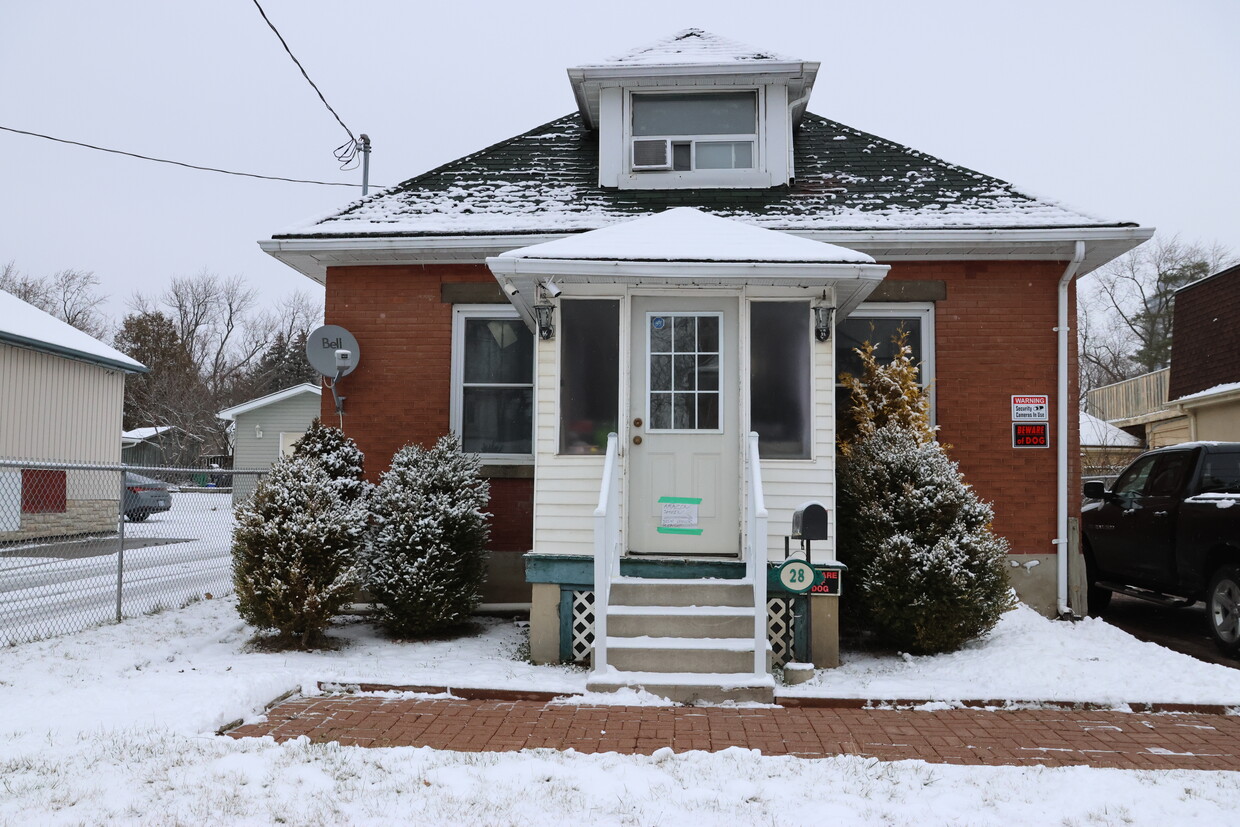 Primary Photo - 28 Centre St N