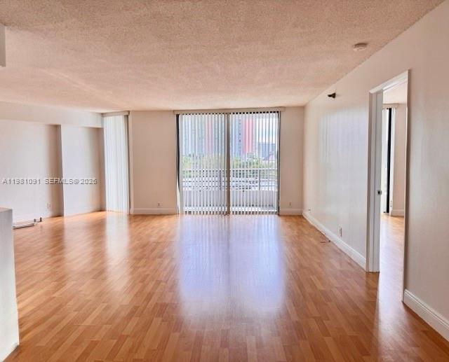 Foto del edificio - 3300 NE 191st St