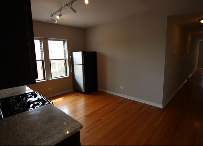 Foto del edificio - 6447 N Claremont Ave