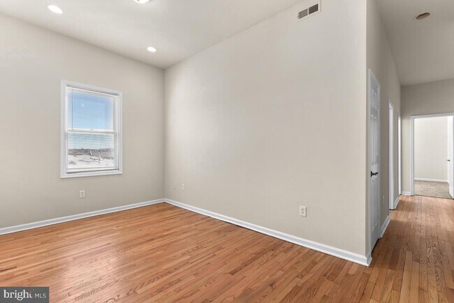 Living Room - 1275 Meigs Plz NE