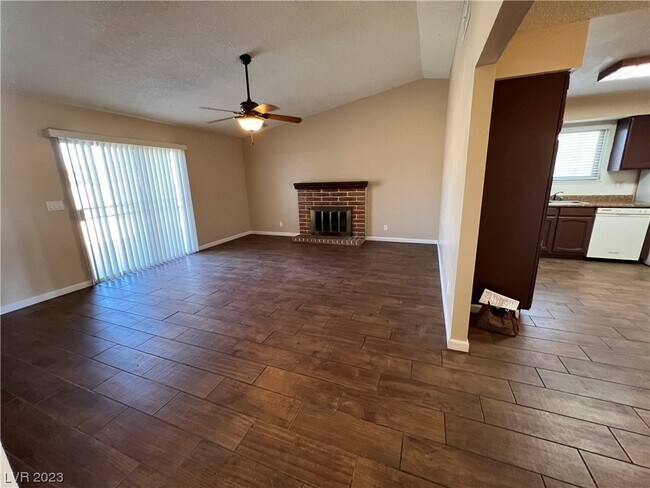 Foto del edificio - 4404 Aladdin Ln