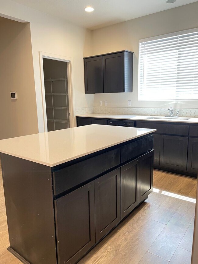 Building Photo - 4-Bedroom Home in Bethany!
