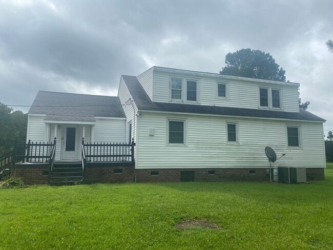 Building Photo - Great 4 bedroom in the country