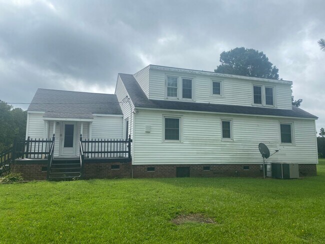 Foto del edificio - Great 4 bedroom in the country