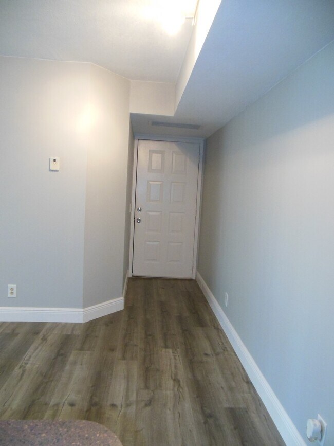 Foto del edificio - TWO BEDROOM TWO BATHROOM! WATERFRONT COMMUNITY