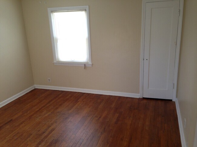 Bedroom 3 - 2332 Monroe Ave NE