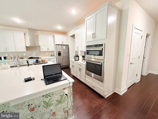 Foto del edificio - 161 Livingston Ln