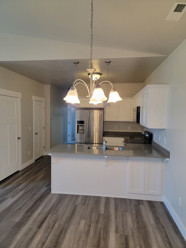 Building Photo - 4234 McKellen Dr