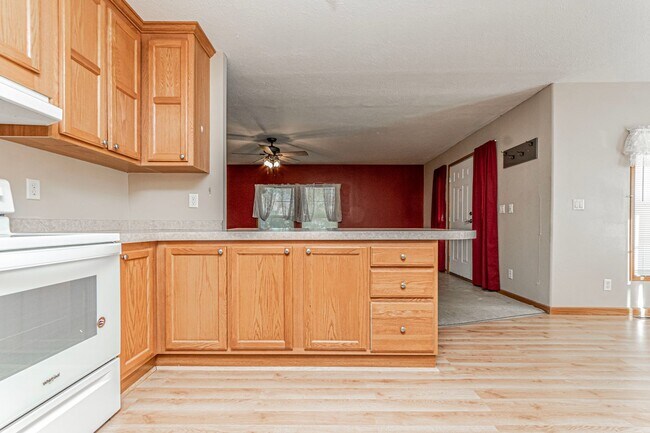 Building Photo - Duplex with fenced in yard