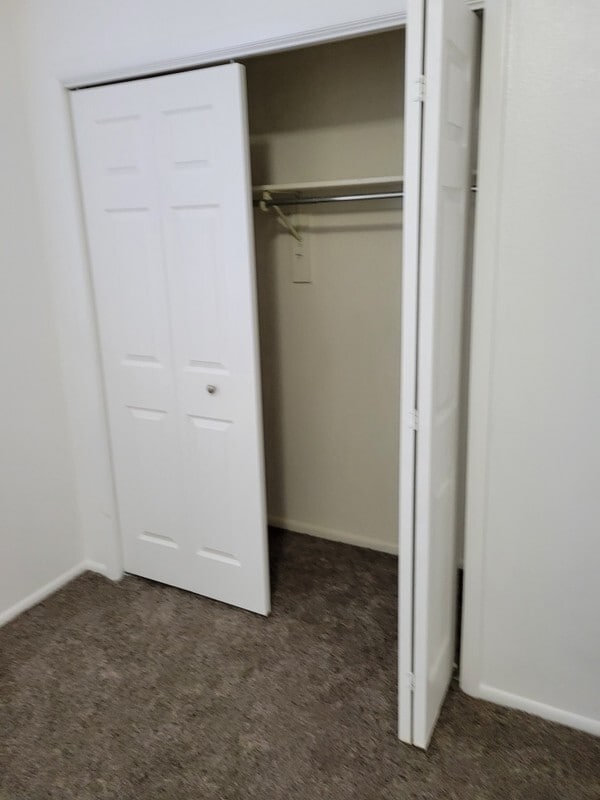 Building Photo - 32 W Pk Cir