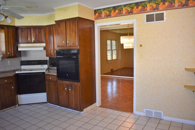 Building Photo - 2713 Pine Valley Ln